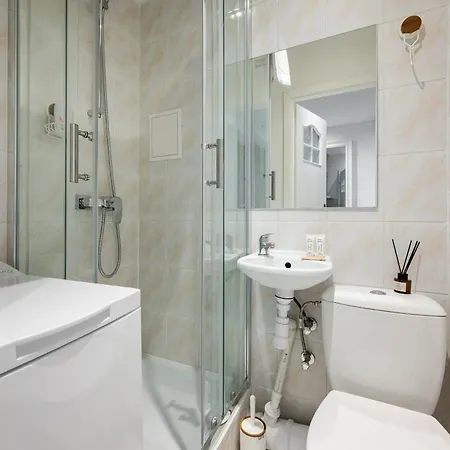 Andersa Riverside By Bookinghost